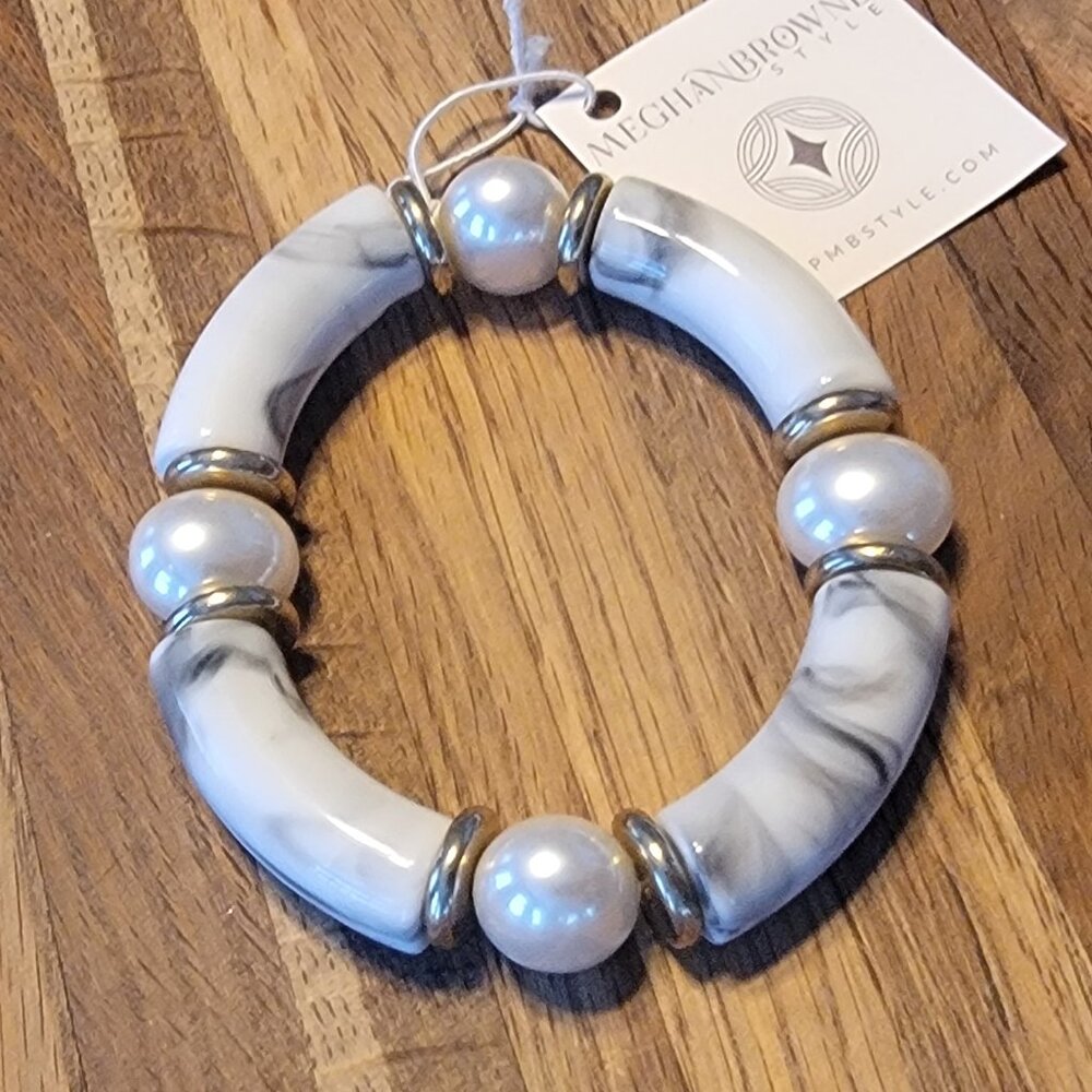 Meghan Browne Style Lotti White Chunky Resin Bead Stretch Bracelet - Picture 4 of 13